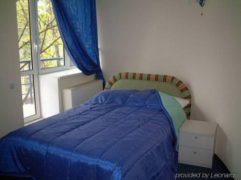 Mesogios Hotel Chisinau Room photo