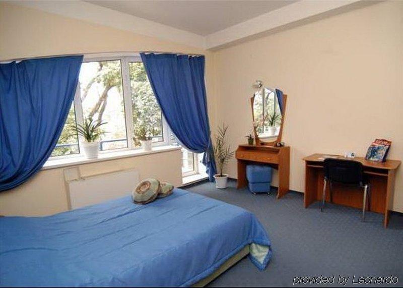 Mesogios Hotel Chisinau Room photo