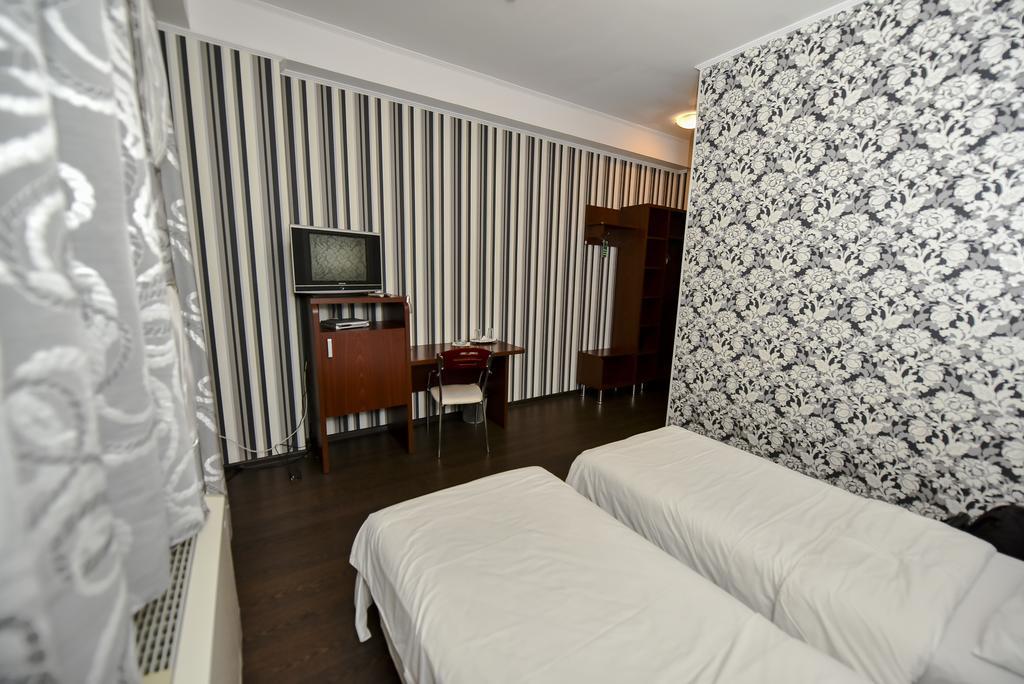 Mesogios Hotel Chisinau Exterior photo
