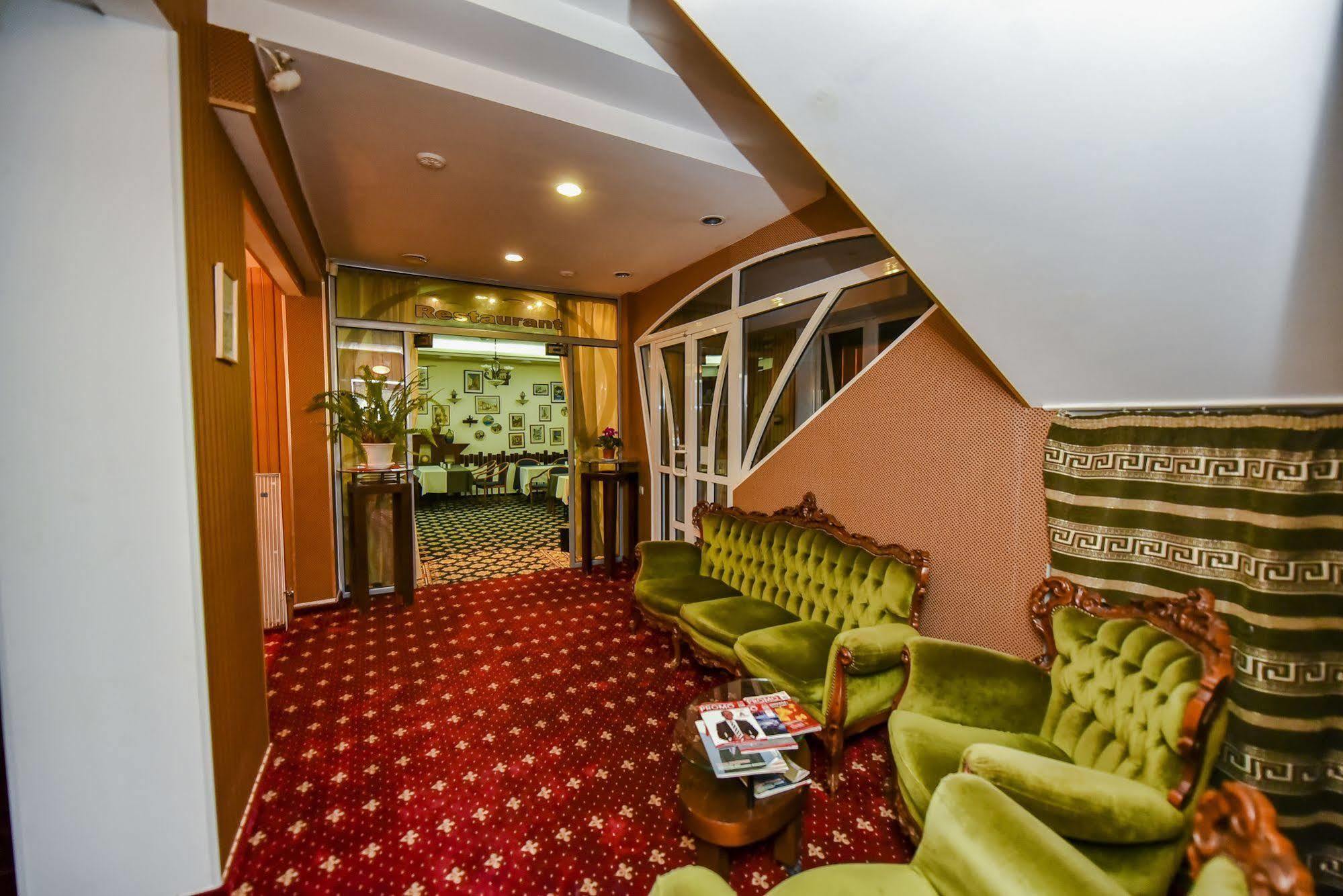 Mesogios Hotel Chisinau Exterior photo
